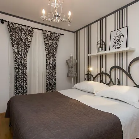 Take A Break Apartment Split